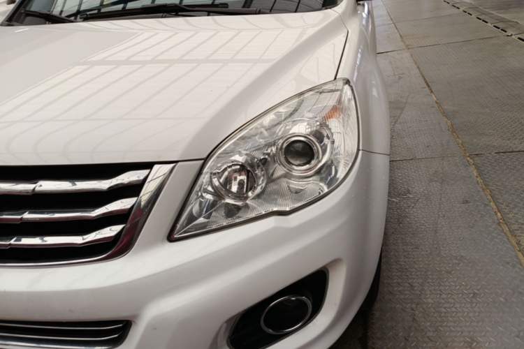 Used Haval H6 2016 Upgraded Model 1.5T Automatic Two-Wheel Drive Elite Version Left Front Headlight