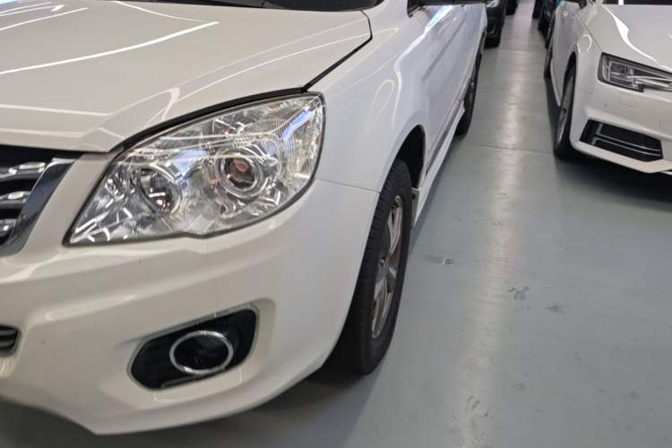 Used Haval H6 2016 Upgraded Model 1.5T Manual Two-Wheel Drive Elite Version Left Front Headlight