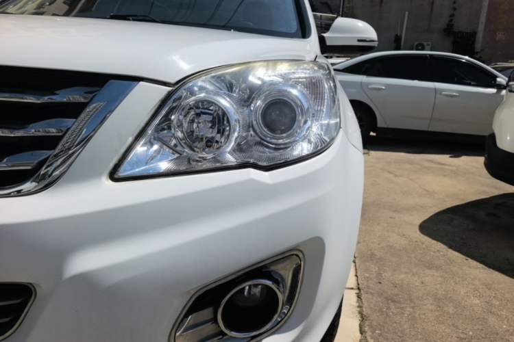 Used Haval H6 2016 Upgraded Model 1.5T Manual Two-Wheel Drive Elite Version Left Front Headlight