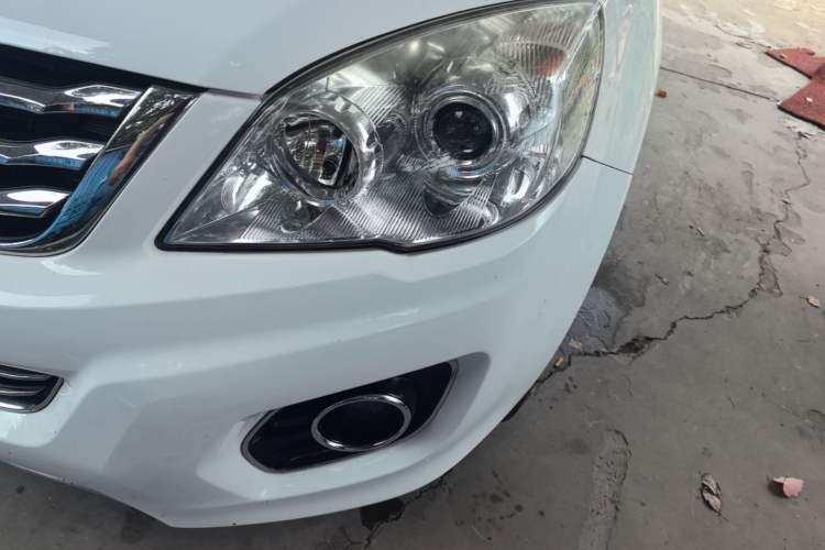 Used Haval H6 2016 Upgraded Model 1.5T Automatic Two-Wheel Drive Elite Version Left Front Headlight