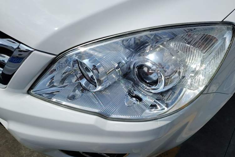 Used Haval H6 2016 Upgraded Model 1.5T Automatic Two-Wheel Drive Elite Version Left Front Headlight