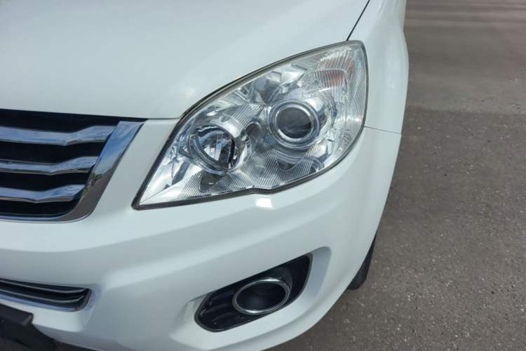 Used Haval H6 2016 Upgraded Model 1.5T Manual Two-Wheel Drive Elite Version Left Front Headlight