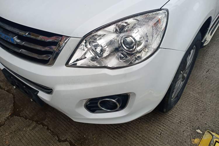 Used Haval H6 2016 Upgraded Model 1.5T Automatic Two-Wheel Drive Elite Version Left Front Headlight