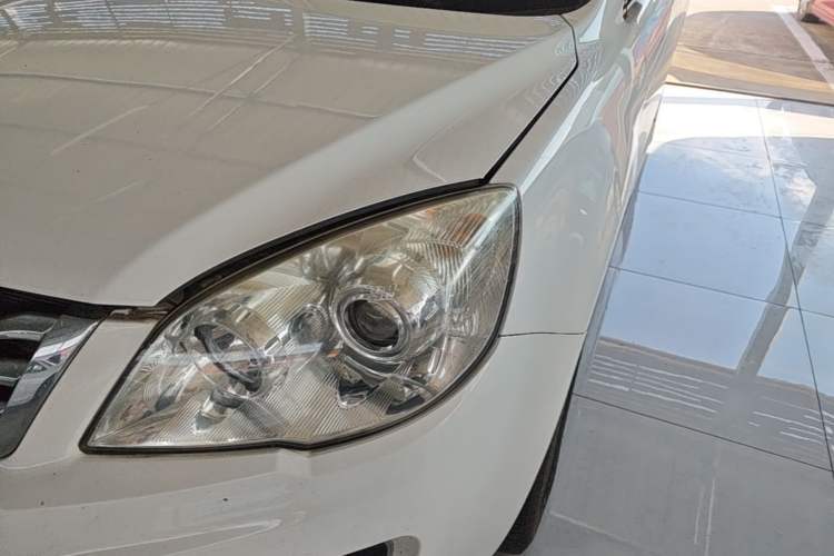 Used Haval H6 2016 Upgraded Model 1.5T Manual Two-Wheel Drive Elite Version Left Front Headlight