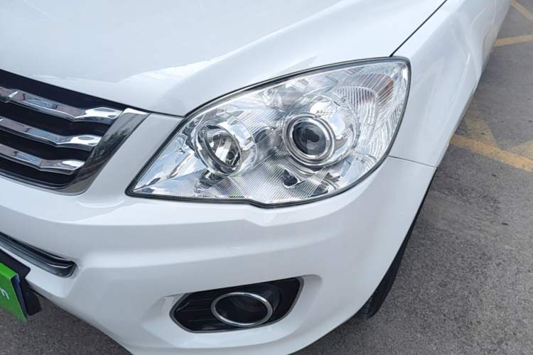 Used Haval H6 2016 Upgraded Model 1.5T Automatic Two-Wheel Drive Elite Version Left Front Headlight