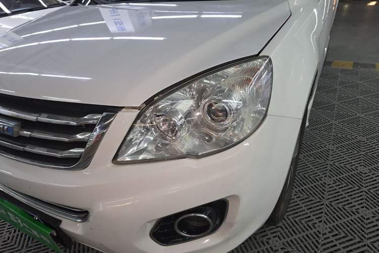 Used Haval H6 2016 Upgraded Model 1.5T Automatic Two-Wheel Drive Elite Version Left Front Headlight