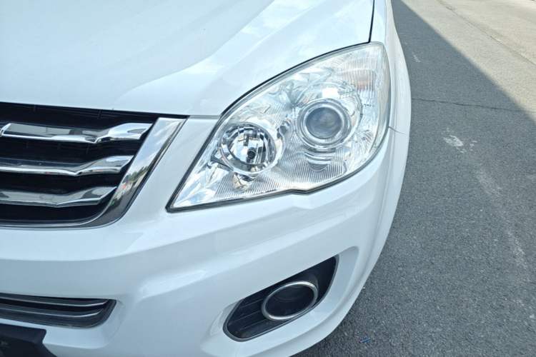 Used Haval H6 2016 Upgraded Model 1.5T Automatic Two-Wheel Drive Elite Version Left Front Headlight