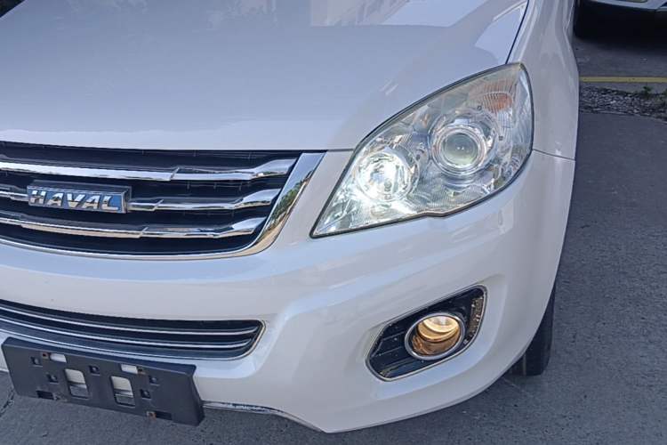Used Haval H6 2016 Upgraded Model 1.5T Automatic Two-Wheel Drive Elite Version Left Front Headlight