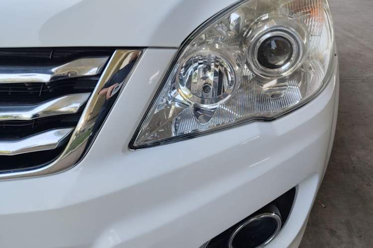 Used Haval H6 2016 Upgraded Model 1.5T Automatic Two-Wheel Drive Elite Version Left Front Headlight