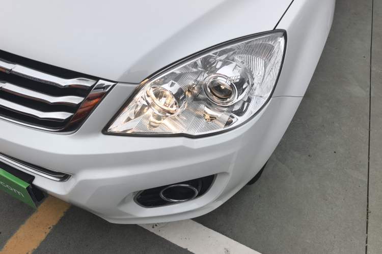Used Haval H6 2016 Upgraded Model 1.5T Automatic Two-Wheel Drive Elite Version Left Front Headlight