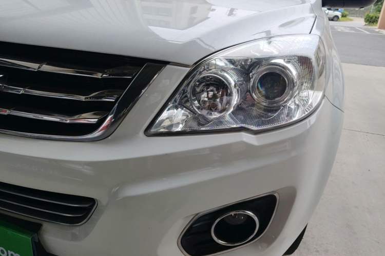 Used Haval H6 2016 Upgraded Model 1.5T Automatic Two-Wheel Drive Elite Version Left Front Headlight