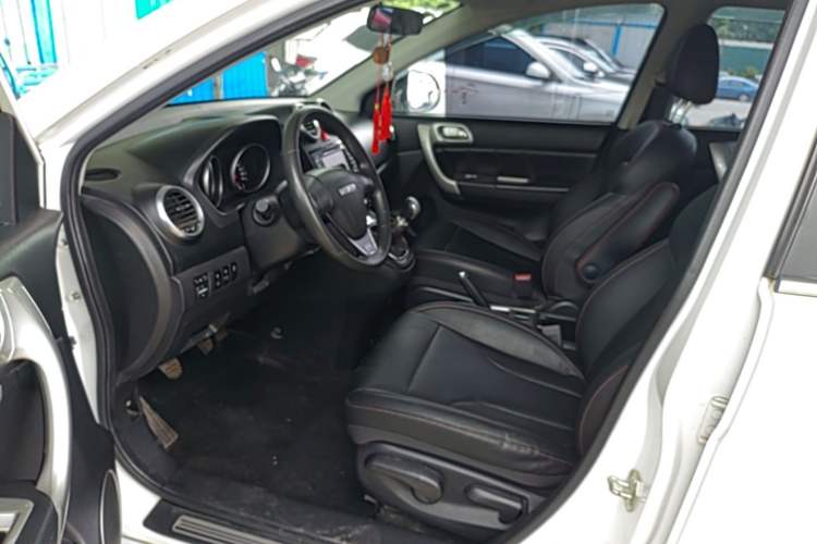 Used Haval H6 2016 Upgraded Model 1.5T Manual Two-Wheel Drive Urban Version Left Front Seat