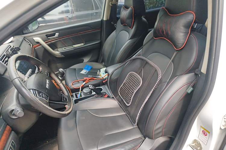 Used Haval H6 2016 Upgraded Model 1.5T Manual Two-Wheel Drive Prestige Version Left Front Seat