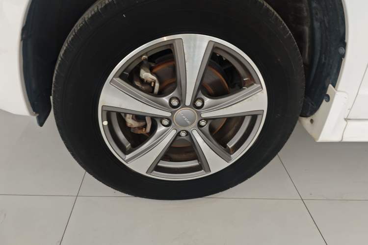 Used Haval H6 2016 Upgraded Model 1.5T Manual Two-Wheel Drive Elite Version Left Front Wheel Hub