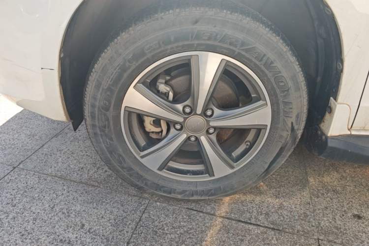 Used Haval H6 2016 Upgraded Model 1.5T Manual Two-Wheel Drive Elite Version Left Front Wheel Hub