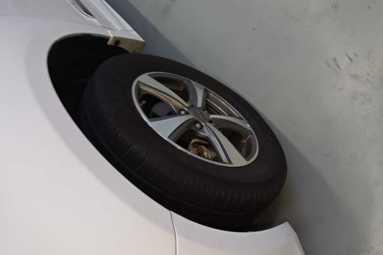 Used Haval H6 2016 Upgraded Model 1.5T Manual Two-Wheel Drive Elite Version Left Front Wheel Hub