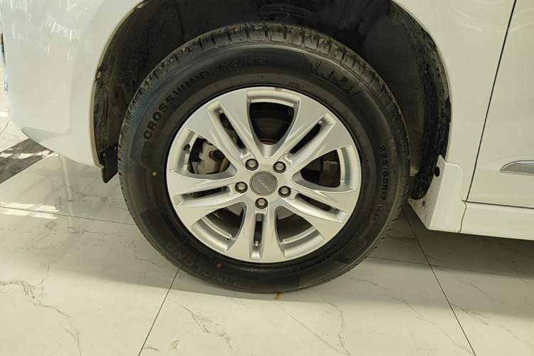 Used Haval H6 2016 Upgraded Model 1.5T Manual Two-Wheel Drive Urban Version Left Front Wheel Hub