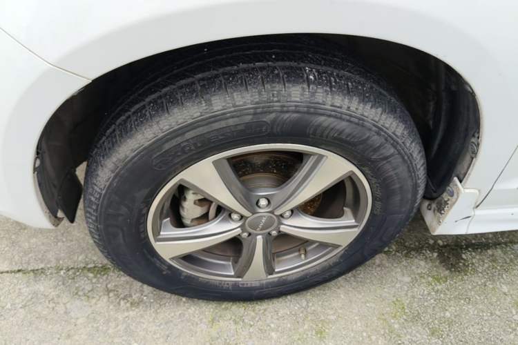Used Haval H6 2016 Upgraded Model 1.5T Manual Two-Wheel Drive Elite Version Left Front Wheel Hub