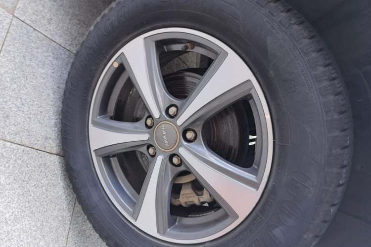 Used Haval H6 2016 Upgraded Model 1.5T Manual Two-Wheel Drive Elite Version Left Front Wheel Hub