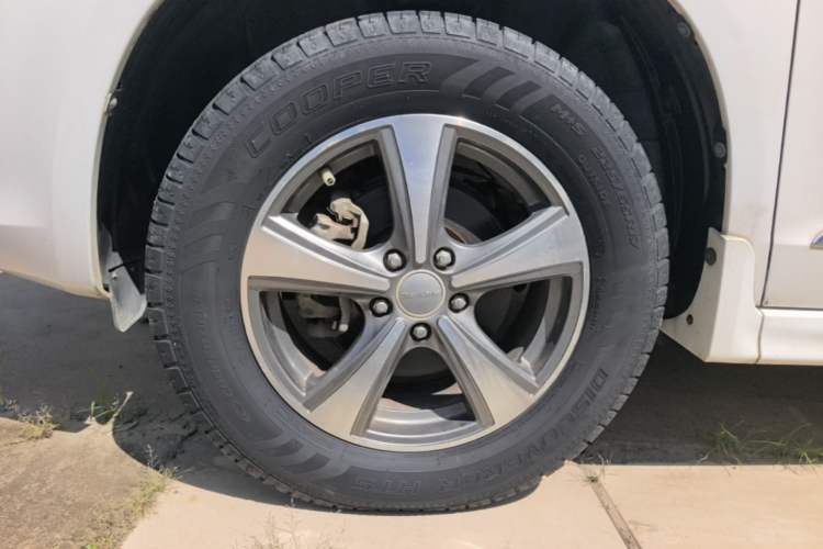 Used Haval H6 2016 Upgraded Model 1.5T Manual Two-Wheel Drive Elite Version Left Front Wheel Hub