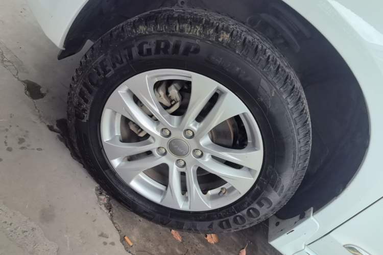 Used Haval H6 2016 Upgraded Model 1.5T Automatic Two-Wheel Drive Elite Version Left Front Wheel Hub