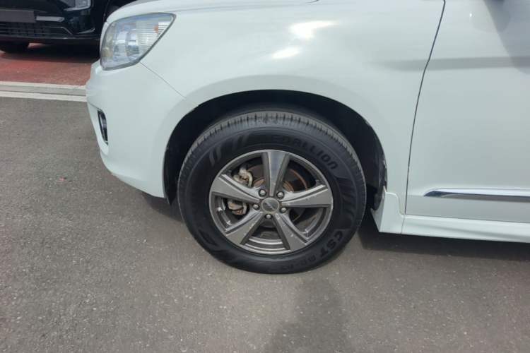 Used Haval H6 2016 Upgraded Model 1.5T Manual Two-Wheel Drive Elite Version Left Front Wheel Hub