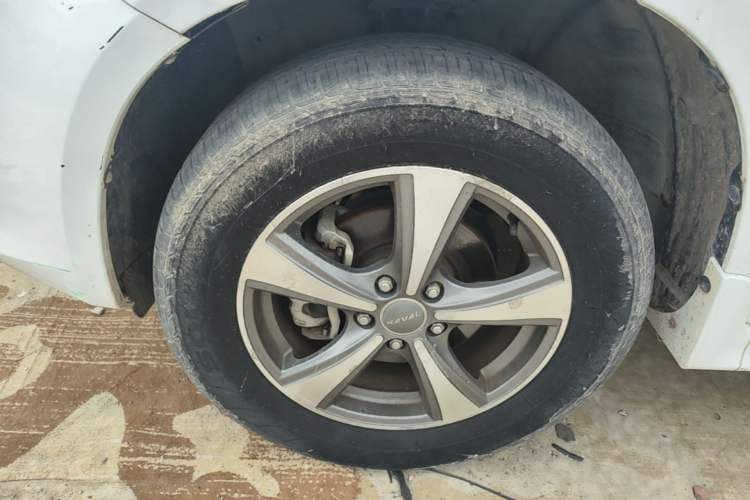Used Haval H6 2016 Upgraded Model 1.5T Manual Two-Wheel Drive Urban Version Left Front Wheel Hub