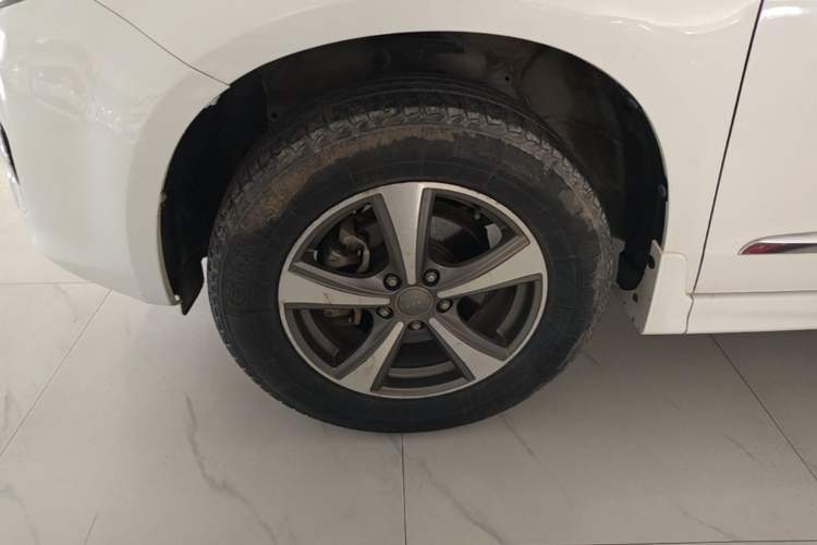 Used Haval H6 2016 Upgraded Model 1.5T Manual Two-Wheel Drive Urban Version Left Front Wheel Hub