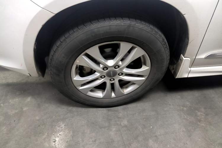 Used Haval H6 2016 Upgraded Model 1.5T Automatic Two-Wheel Drive Elite Version Left Front Wheel Hub