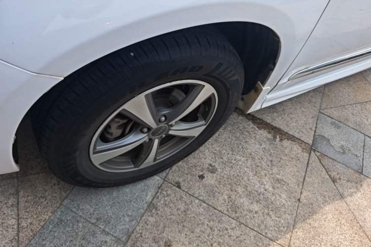Used Haval H6 2016 Upgraded Model 1.5T Manual Two-Wheel Drive Urban Version Left Front Wheel Hub