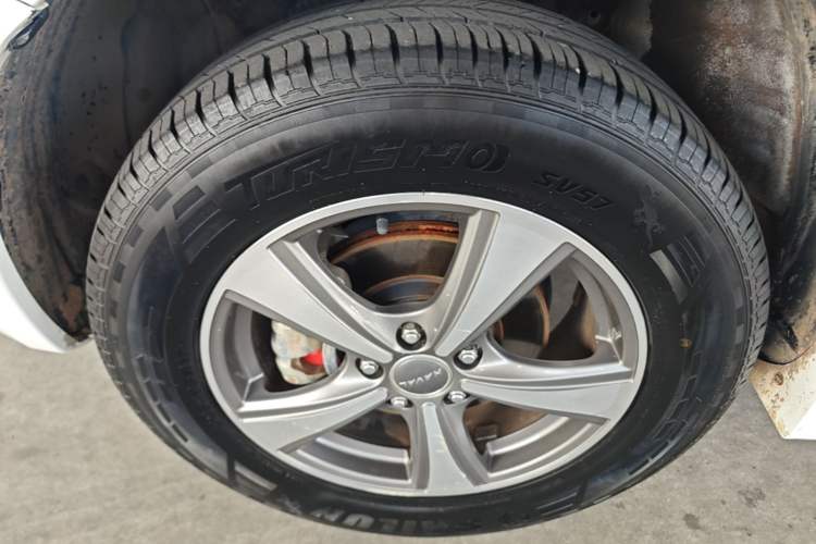 Used Haval H6 2016 Upgraded Model 1.5T Manual Two-Wheel Drive Value Edition Left Front Wheel Hub