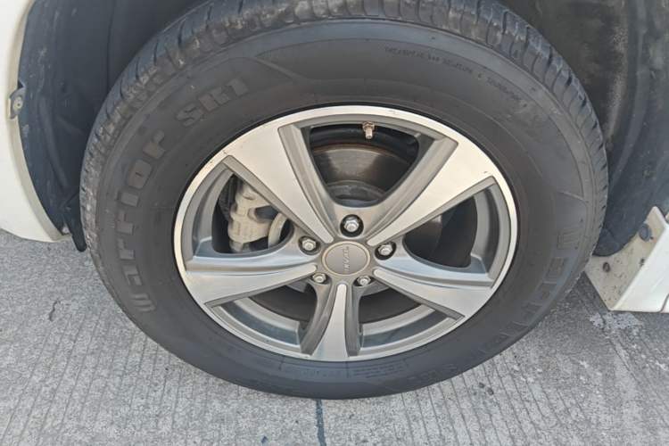 Used Haval H6 2016 Upgraded Model 1.5T Manual Two-Wheel Drive Urban Version Left Front Wheel Hub