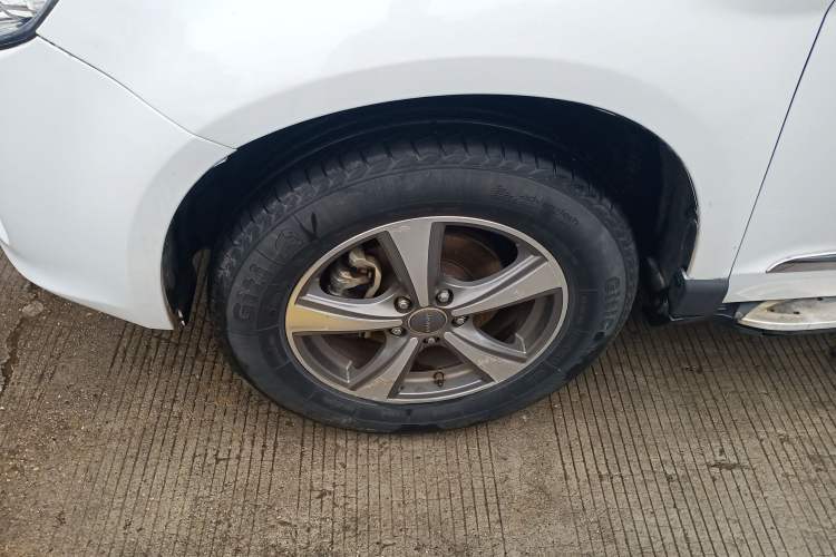 Used Haval H6 2016 Upgraded Model 1.5T Automatic Two-Wheel Drive Elite Version Left Front Wheel Hub