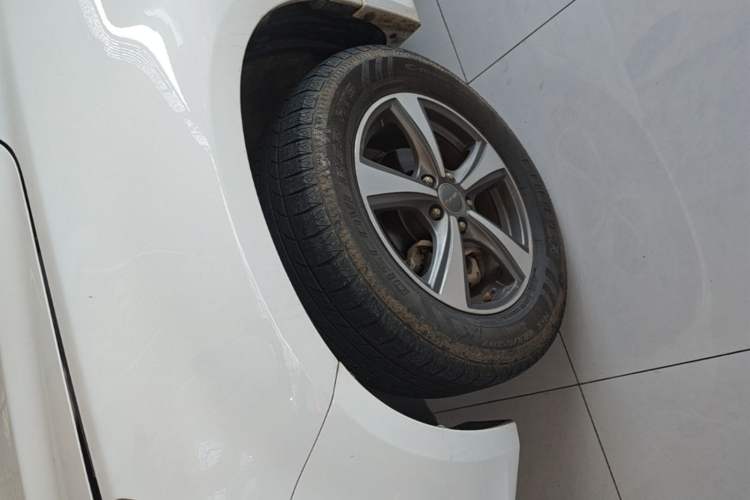 Used Haval H6 2016 Upgraded Model 1.5T Manual Two-Wheel Drive Elite Version Left Front Wheel Hub