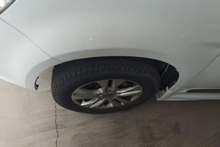 Used Haval H6 2016 Upgraded Model 1.5T Manual Two-Wheel Drive Urban Version Left Front Wheel Hub