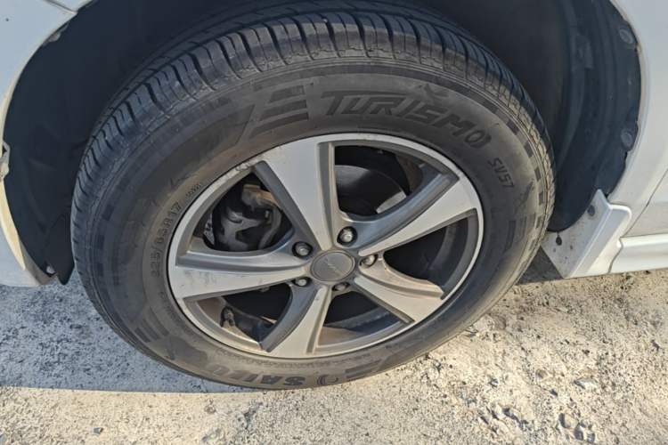 Used Haval H6 2016 Upgraded Model 1.5T Automatic Two-Wheel Drive Elite Version Left Front Wheel Hub