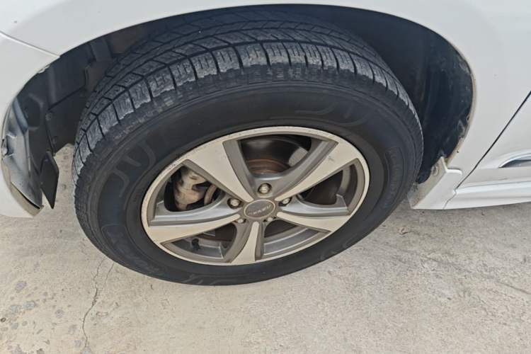 Used Haval H6 2016 Upgraded Model 1.5T Manual Two-Wheel Drive Urban Version Left Front Wheel Hub