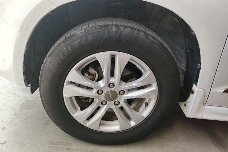 Used Haval H6 2016 Upgraded Model 1.5T Manual Two-Wheel Drive Elite Version Left Front Wheel Hub