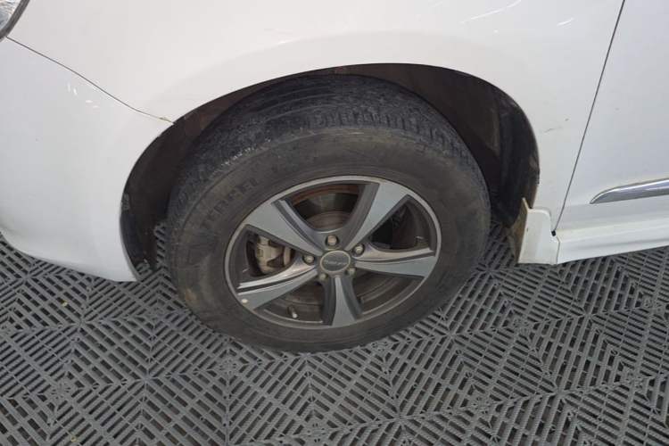 Used Haval H6 2016 Upgraded Model 1.5T Automatic Two-Wheel Drive Elite Version Left Front Wheel Hub