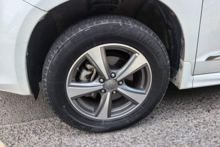 Used Haval H6 2016 Upgraded Model 1.5T Manual Two-Wheel Drive Elite Version Left Front Wheel Hub
