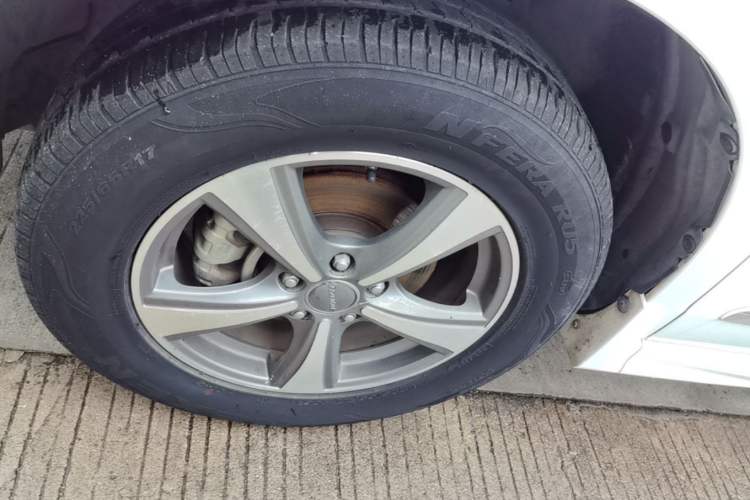 Used Haval H6 2016 Upgraded Model 1.5T Automatic Two-Wheel Drive Elite Version Left Front Wheel Hub