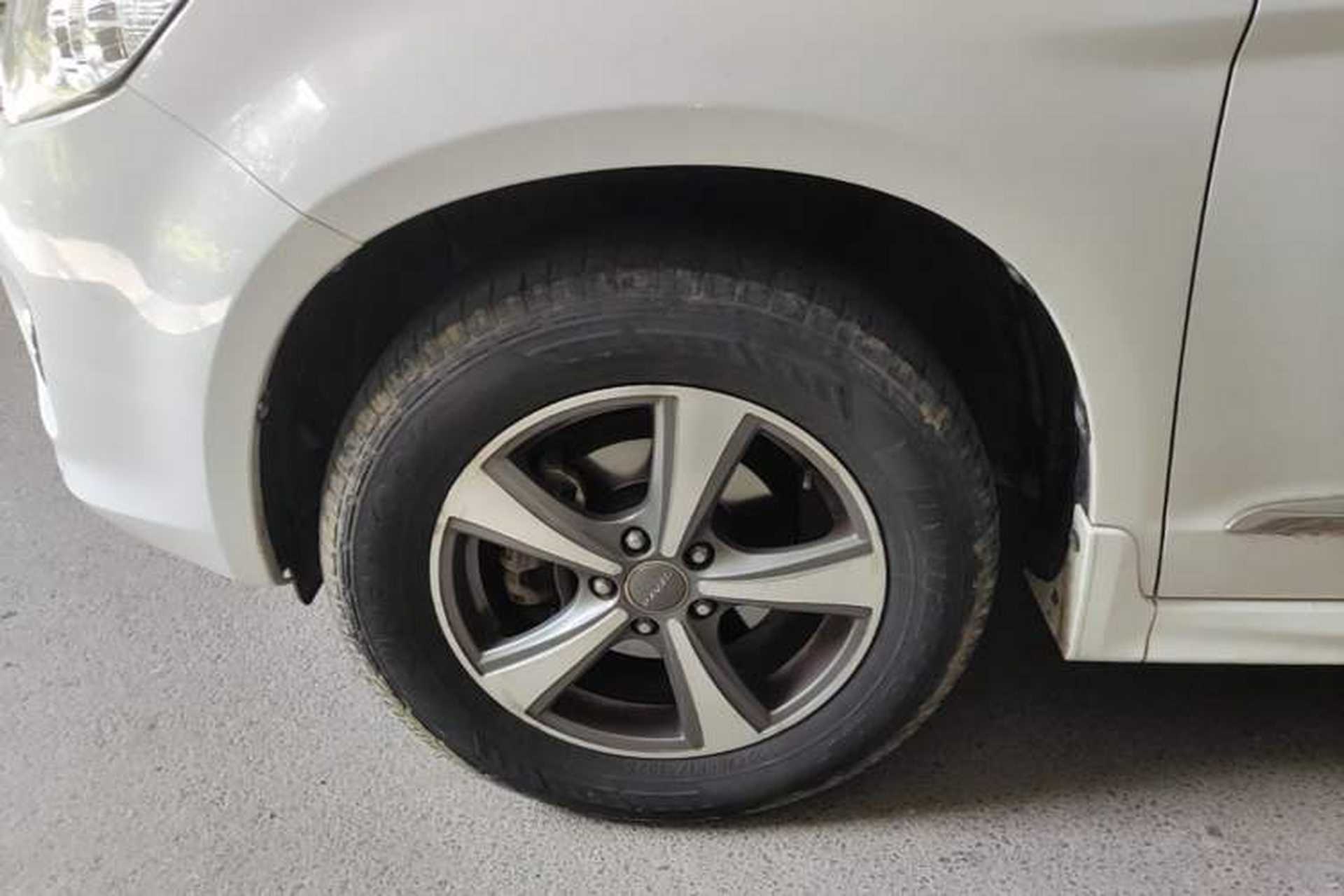 Used Haval H6 2016 Upgraded Model 1.5T Automatic Two-Wheel Drive Elite Version Left Front Wheel Hub