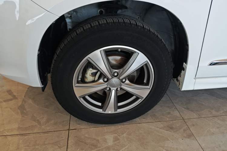 Used Haval H6 2016 Upgraded Model 1.5T Manual Two-Wheel Drive Elite Version Left Front Wheel Hub