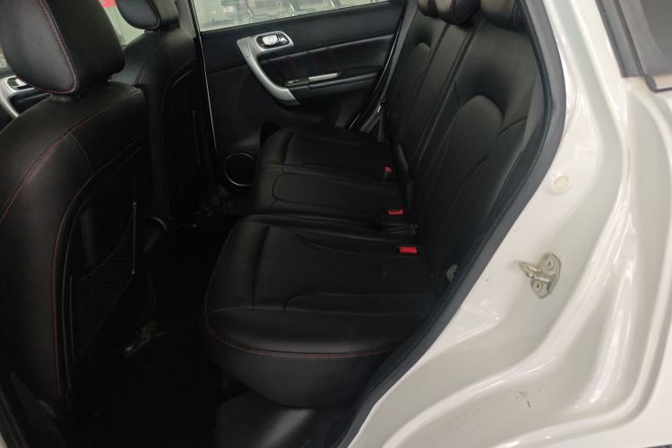 Used Haval H6 2016 Upgraded Model 1.5T Manual Two-Wheel Drive Elite Version Left Rear Seat