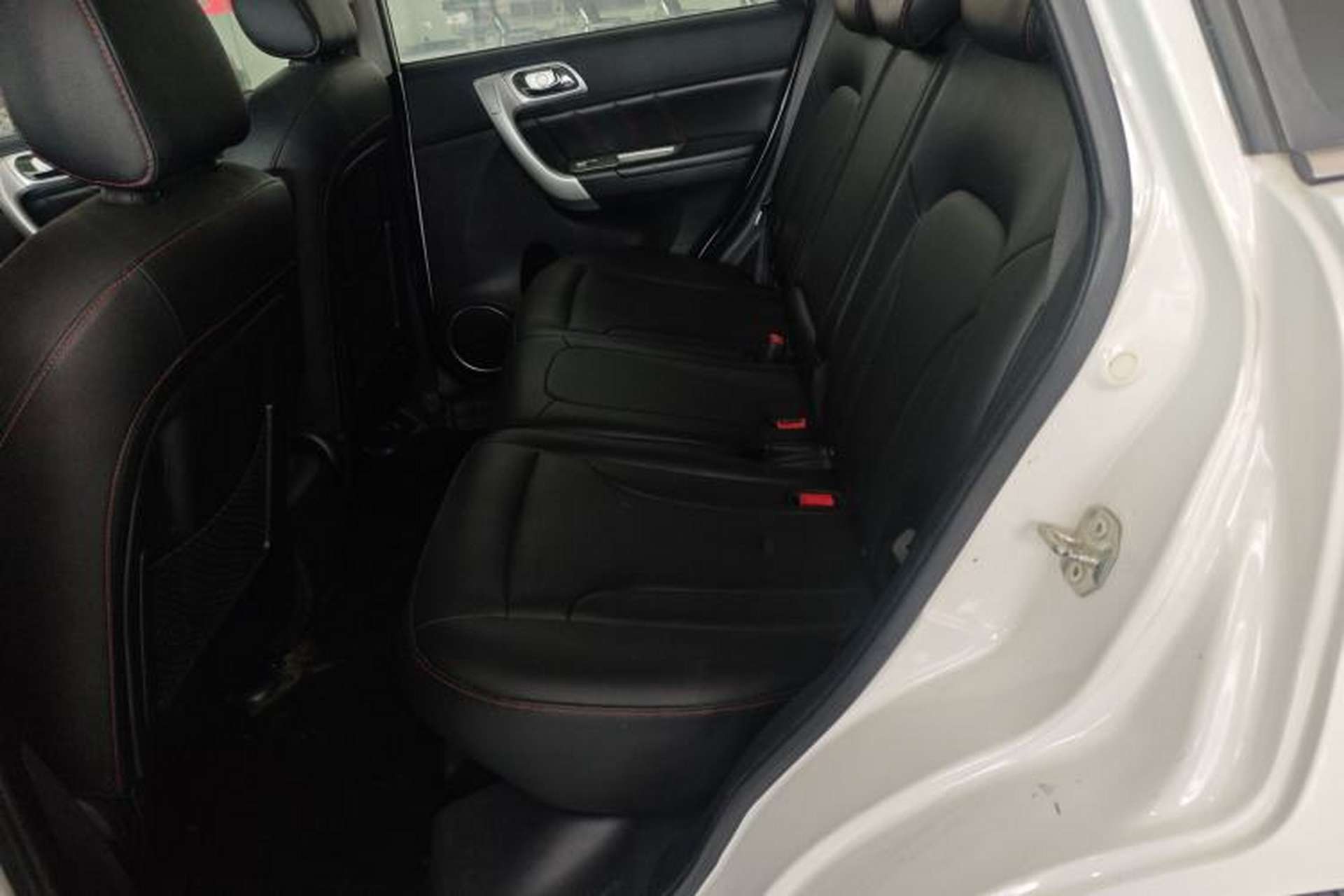 Used Haval H6 2016 Upgraded Model 1.5T Manual Two-Wheel Drive Elite Version Left Rear Seat