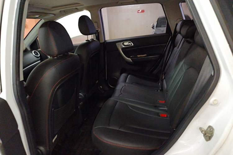 Used Haval H6 2016 Upgraded Model 1.5T Automatic Two-Wheel Drive Elite Version Left Rear Seat
