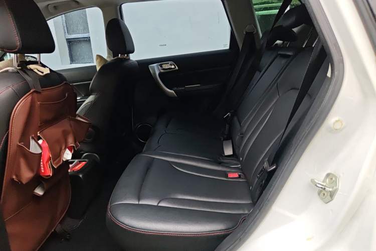 Used Haval H6 2016 Upgraded Model 1.5T Automatic Two-Wheel Drive Elite Version Left Rear Seat
