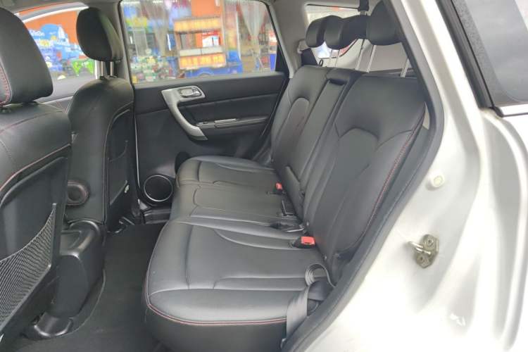 Used Haval H6 2016 Upgraded Model 1.5T Manual Two-Wheel Drive Elite Version Left Rear Seat