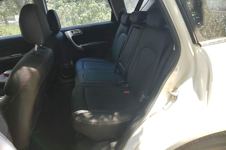 Used Haval H6 2016 Upgraded Model 1.5T Manual Two-Wheel Drive Elite Version Left Rear Seat