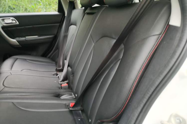 Used Haval H6 2016 Upgraded Model 1.5T Automatic Two-Wheel Drive Elite Version Left Rear Seat